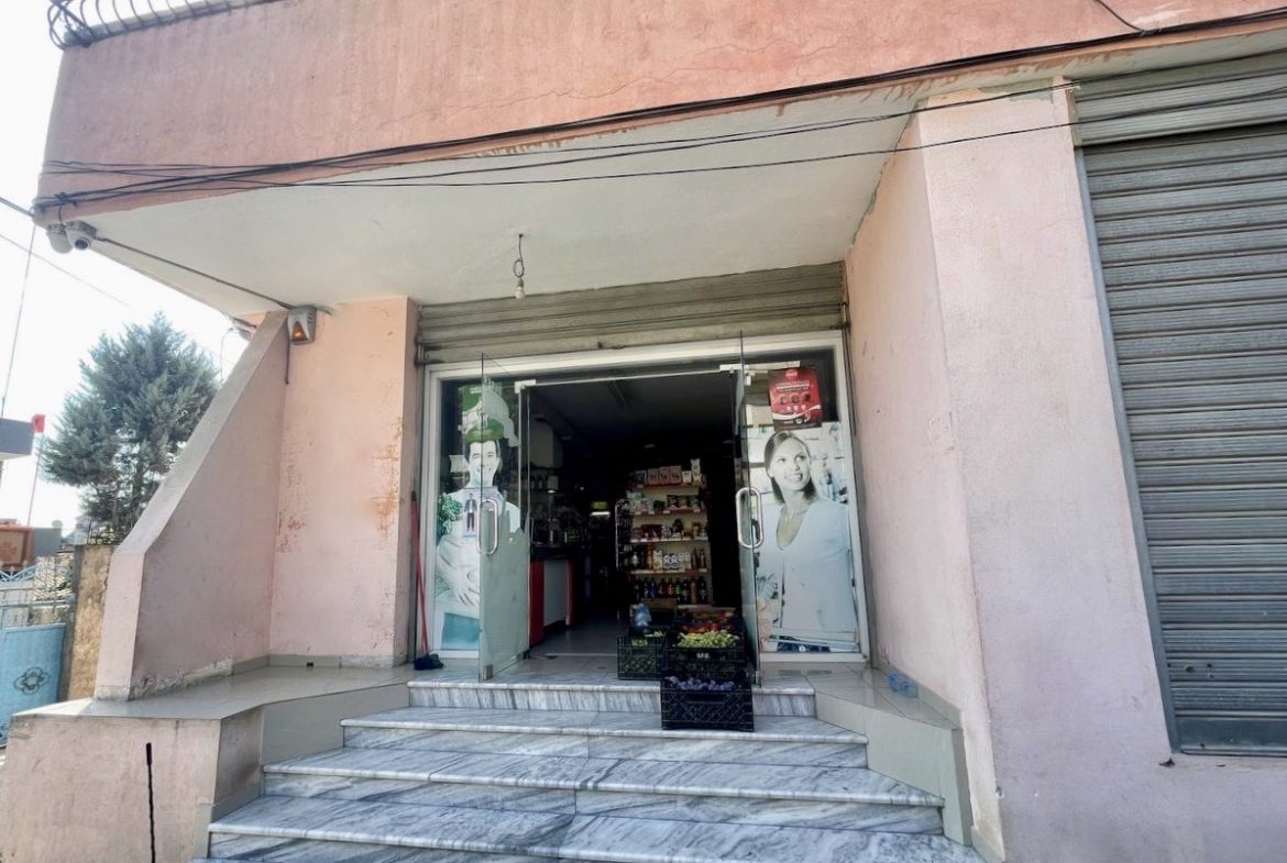 Super mundesi biznesi me qira, Durres