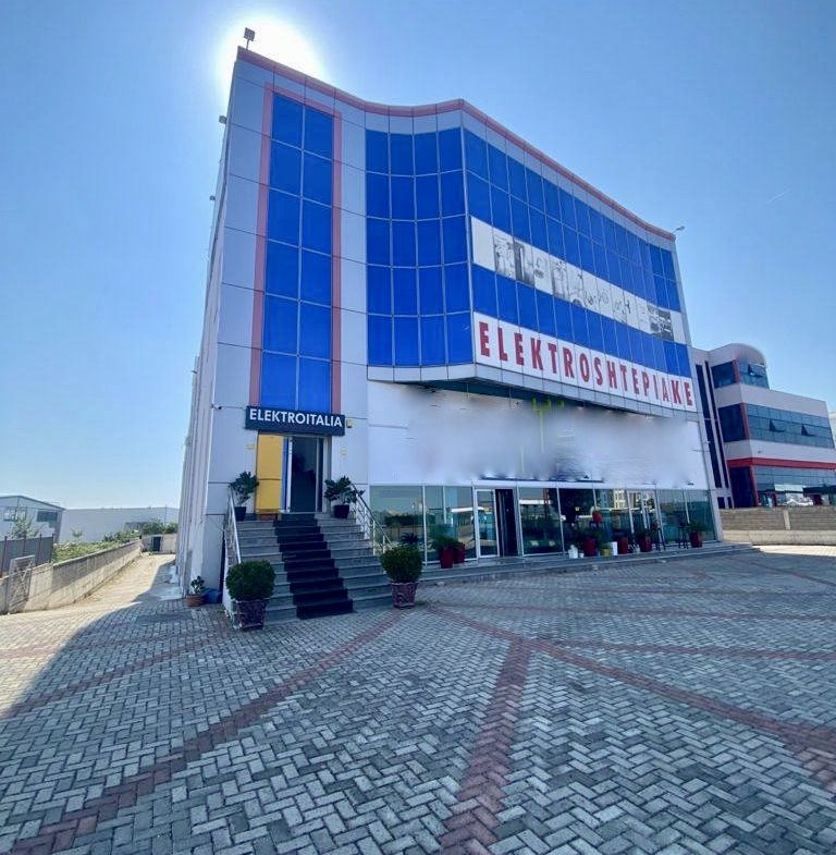 {:sq}{:sq}Kapanon me qira prane Mbikalimit te Fllakes, Durres{:}{:}