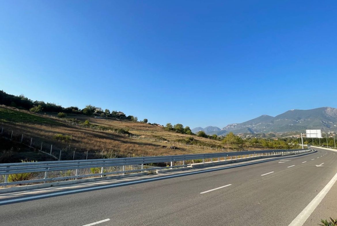 Toke 10’000 m2 per shitje, Unaza Lindje, Tirane.