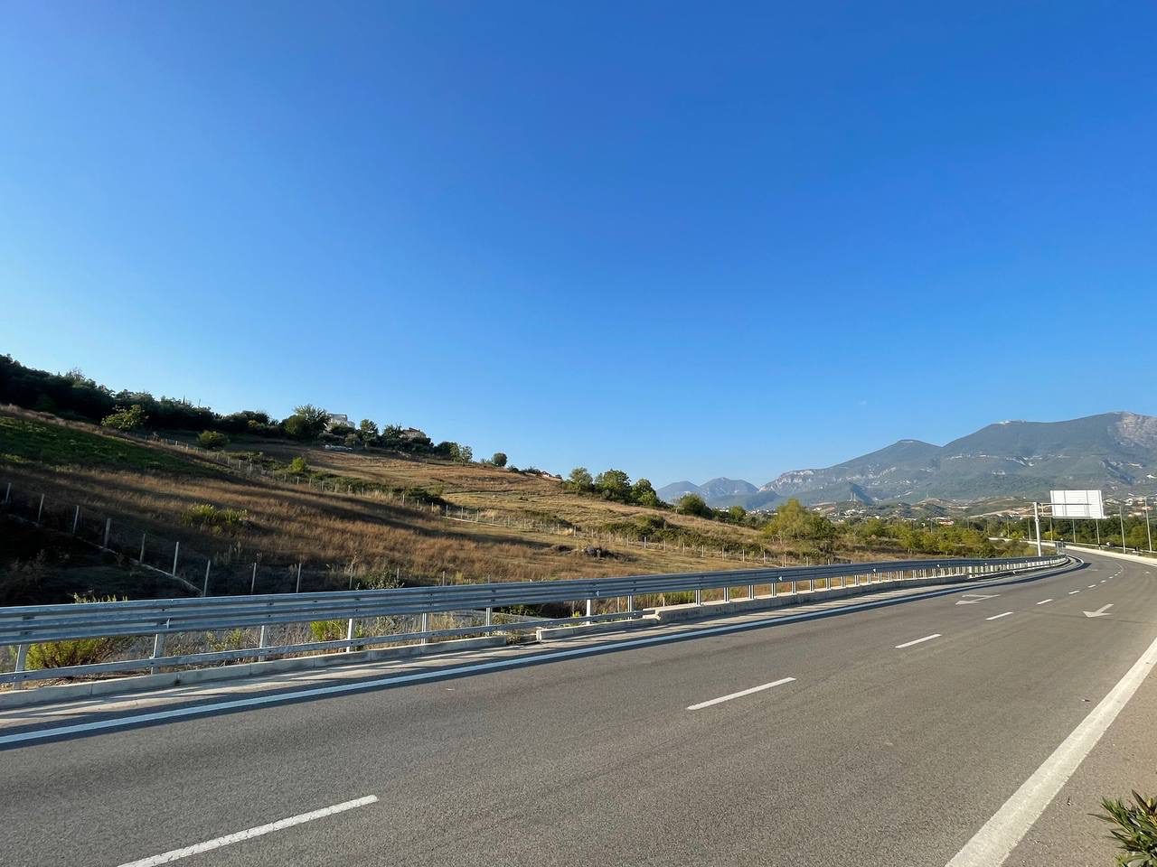 Toke 10’000 m2 per shitje, Unaza Lindje, Tirane.