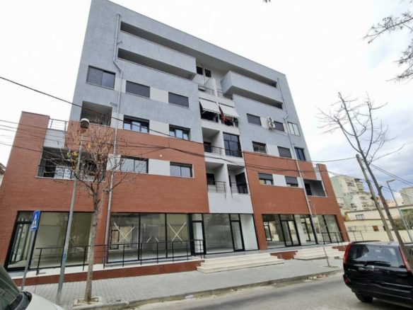 Apartament 3+1 prane Muzeumit te Deshmoreve, Durres