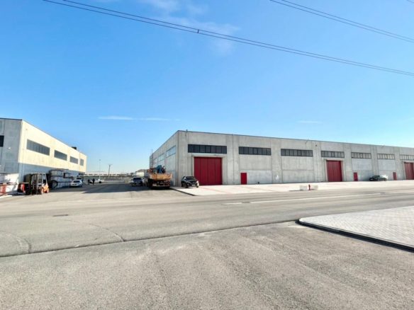 {:sq}Jepet magazine me qera, Tirana Industrial Park.{:}