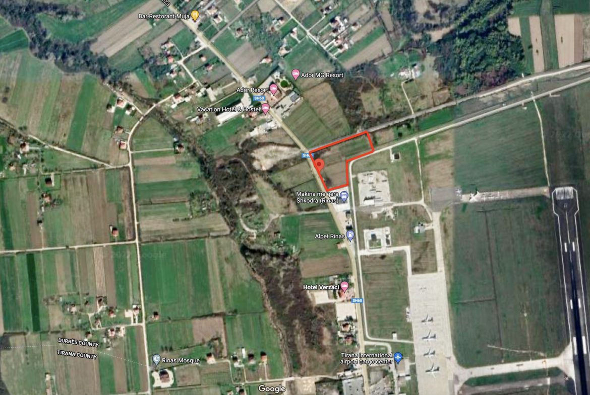 7700 m2 toke per shitje prane aeroportit Nene Tereza