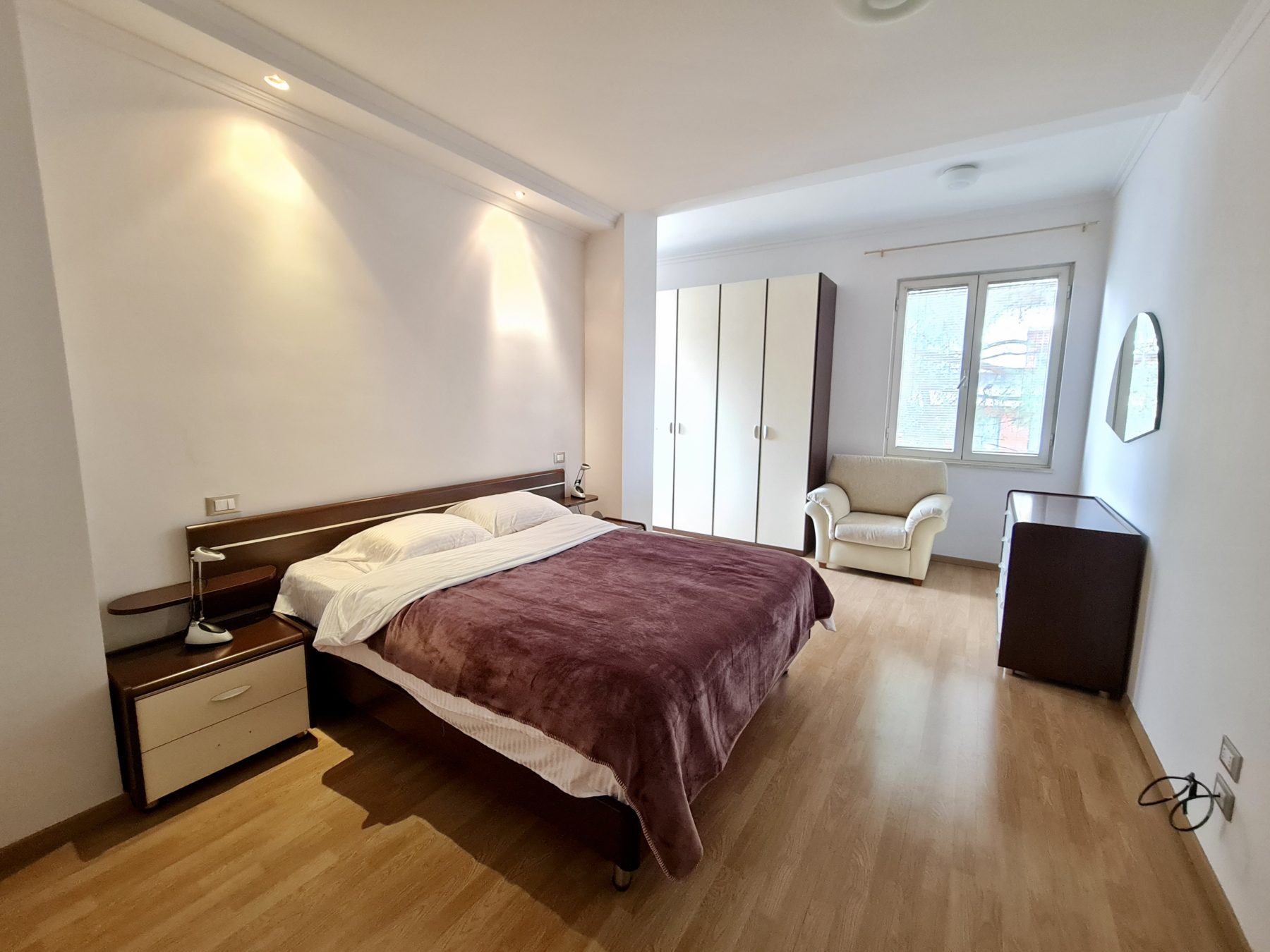 Apartament 3+1 me qira ne Bllok, Tirane