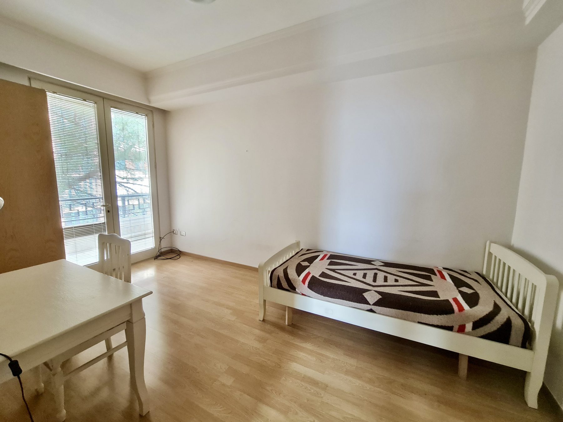 Apartament 3+1 me qira ne Bllok, Tirane
