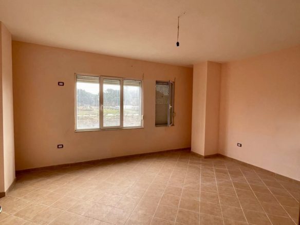Apartamente 2+1 per shitje te Mali Robit, Golem