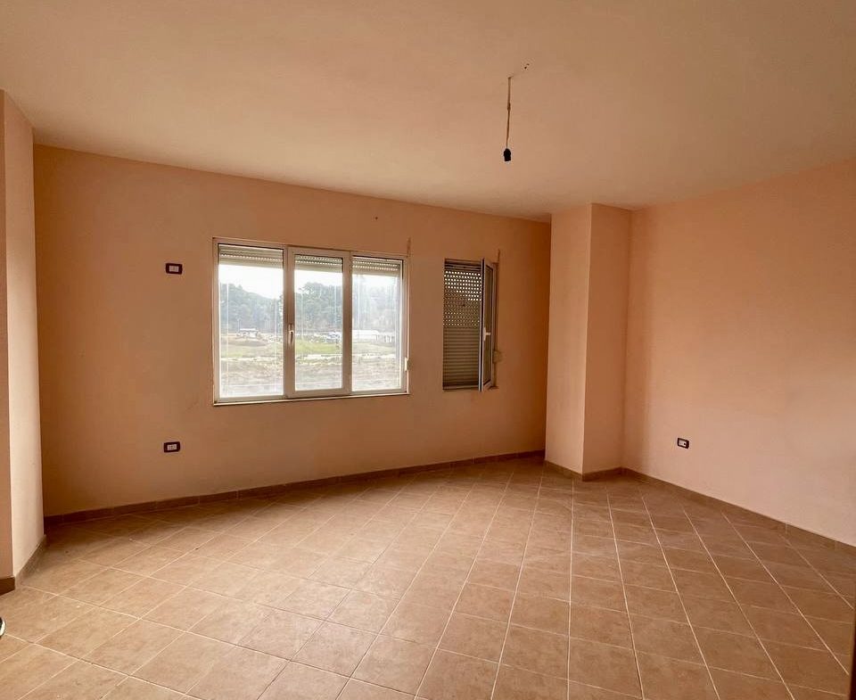 Apartamente 2+1 per shitje te Mali Robit, Golem