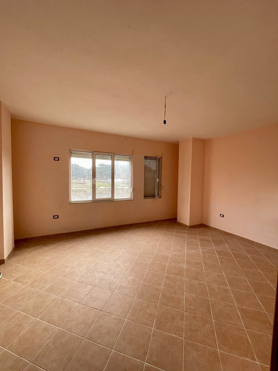 Apartamente 2+1 per shitje te Mali Robit, Golem
