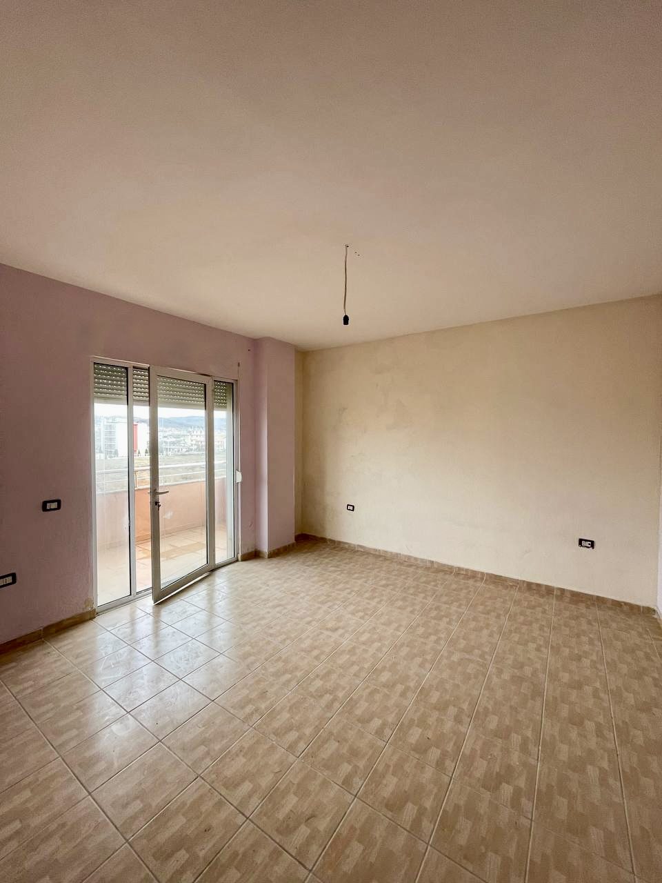 Apartamente 2+1 per shitje te Mali Robit, Golem