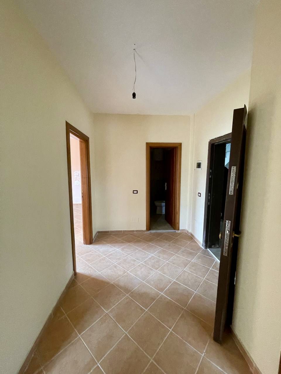 Apartamente 2+1 per shitje te Mali Robit, Golem