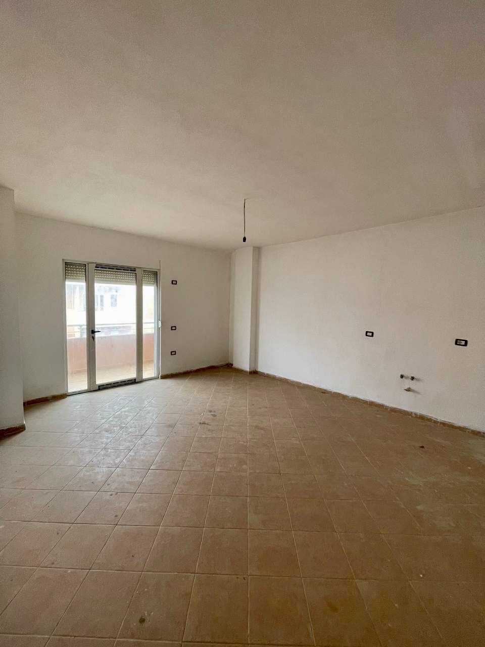 Apartamente 2+1 per shitje te Mali Robit, Golem