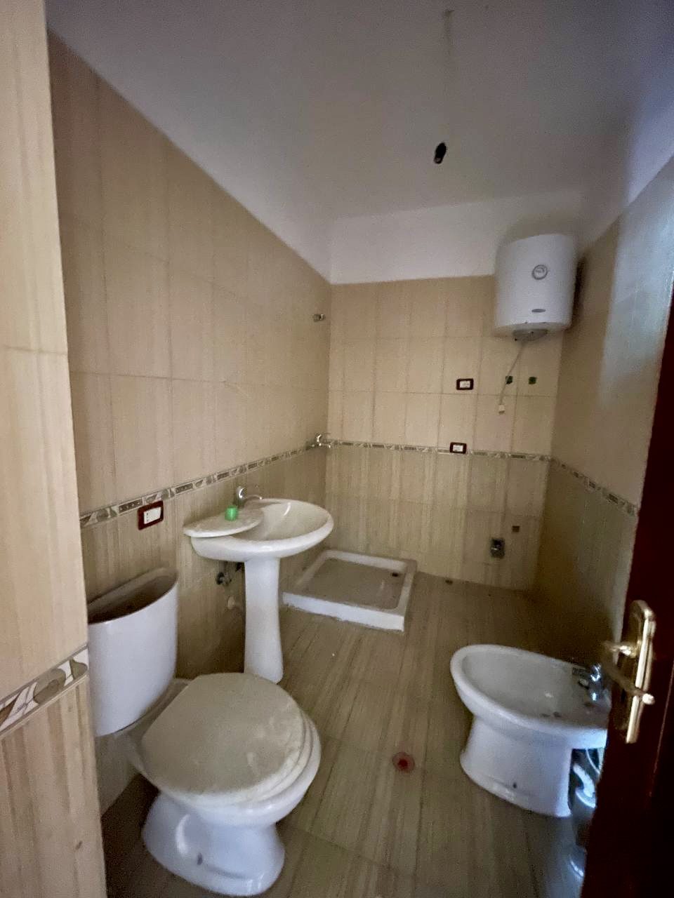 Apartamente 2+1 per shitje te Mali Robit, Golem