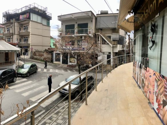 Ambient biznesi per shitje ose qera, pas Ambasades Amerikane, Tirane.