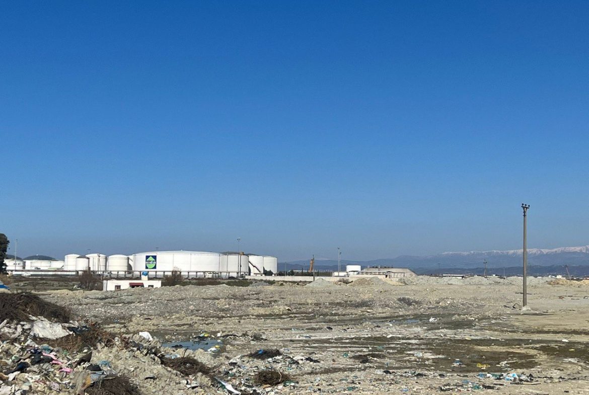 Toke 17000 m2 per shitje, Porto Romano, Durres.