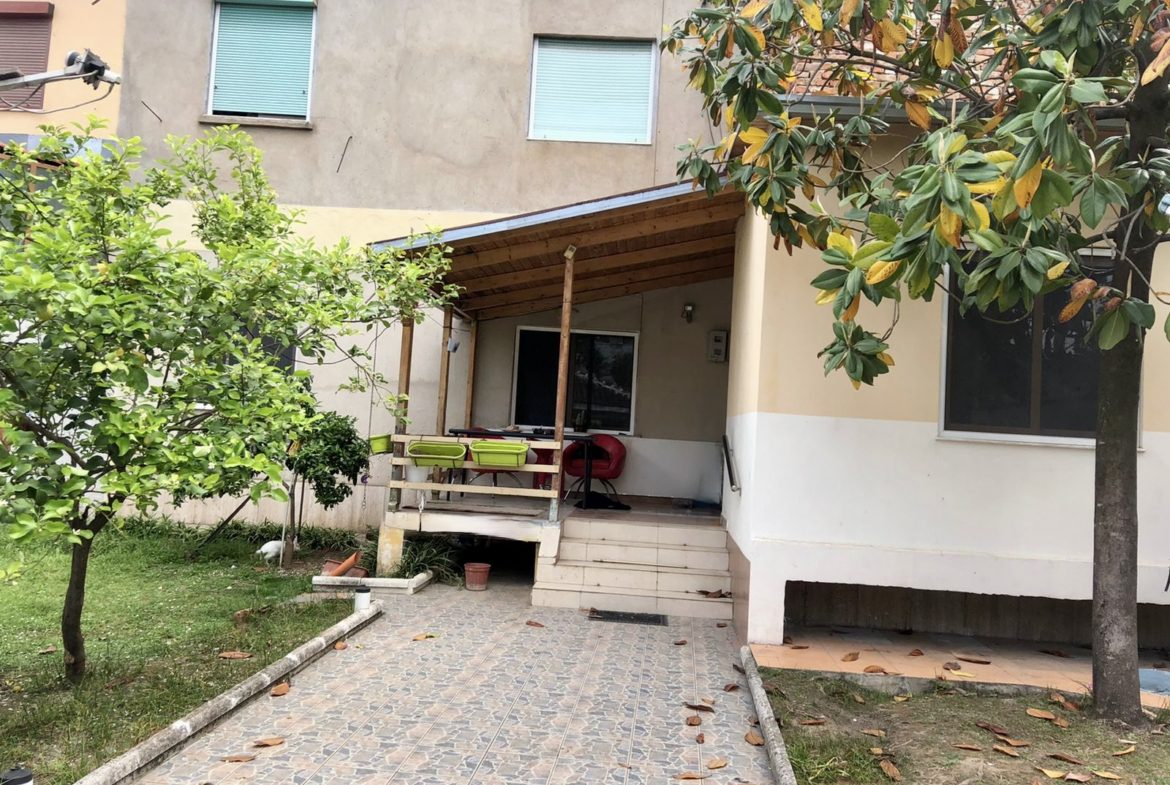 Vile 2 kateshe per qera, prane Shkolles “Mihal Grameno”, Tirane.