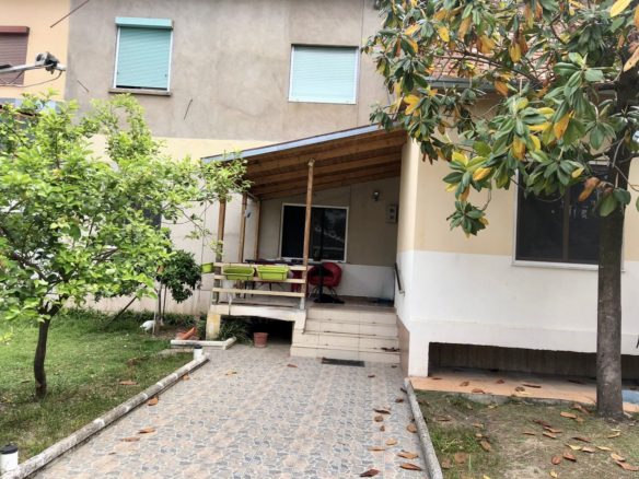 Vile 2 kateshe per qera, prane Shkolles “Mihal Grameno”, Tirane.