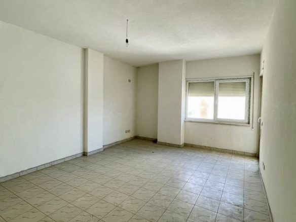 Apartament 1+1 prane Shkembit te Kavajes, Durres