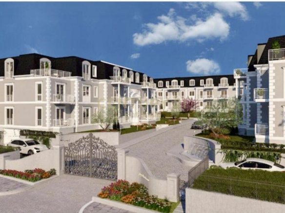 Apartament me oborr per shitje prane Teg-ut, Tirane