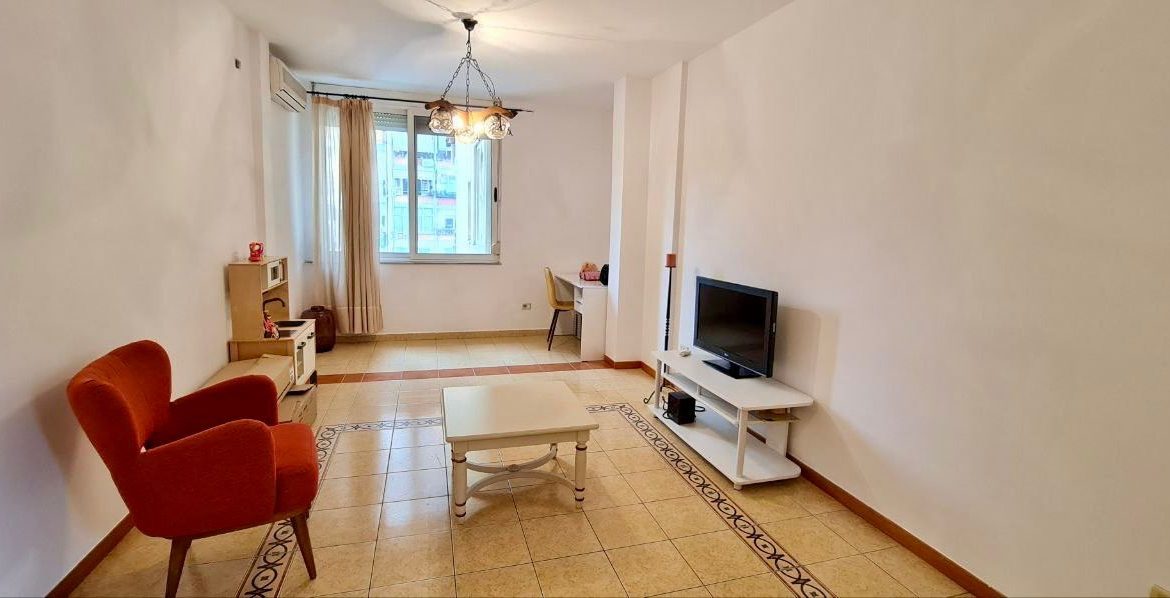 Apartament 1+1 per shitje, prane Ambasades Amerikane, Tirane.