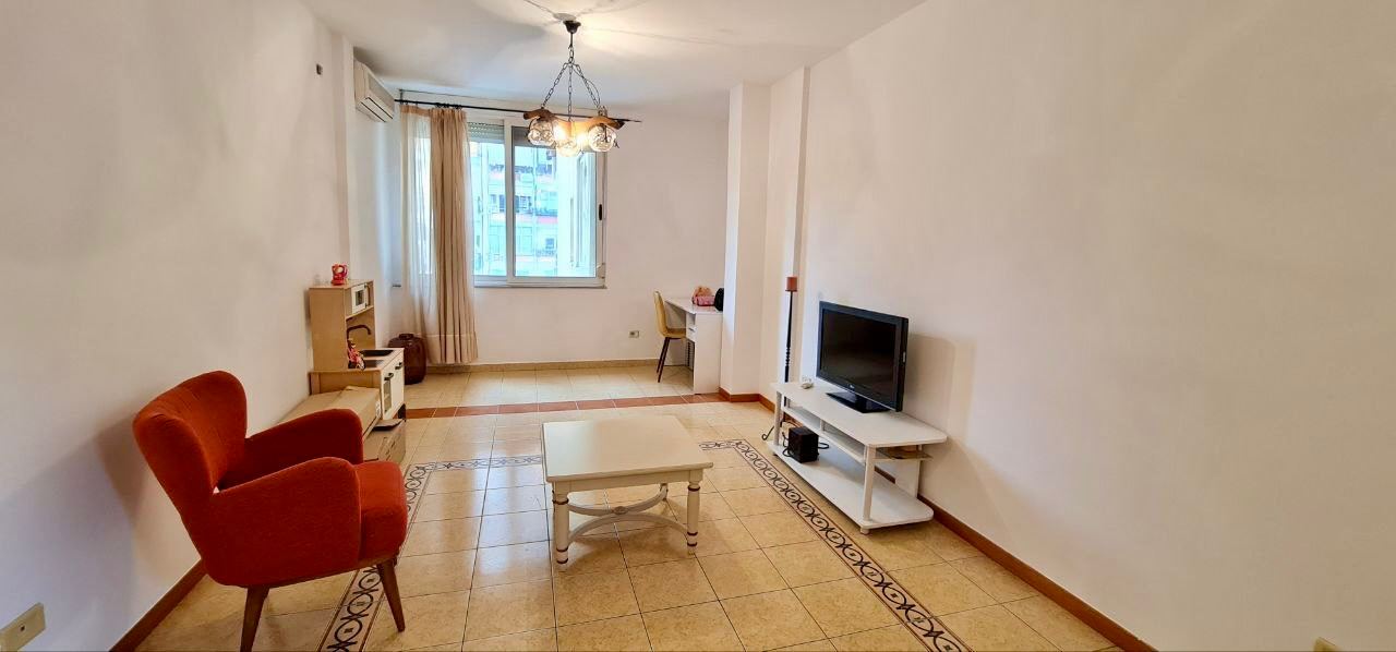 Apartament 1+1 per shitje, prane Ambasades Amerikane, Tirane.