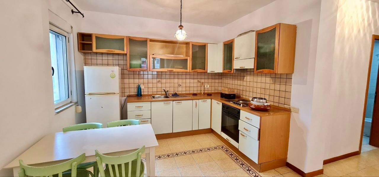 Apartament 1+1 per shitje, prane Ambasades Amerikane, Tirane.