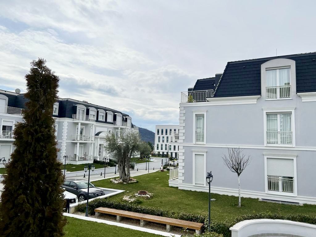 Apartament me oborr per shitje prane Teg-ut, Tirane￼