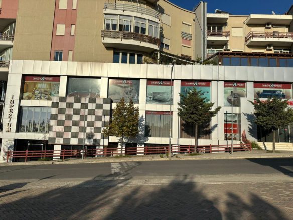 Ambient biznesi per shitje, Linze, Tirane.