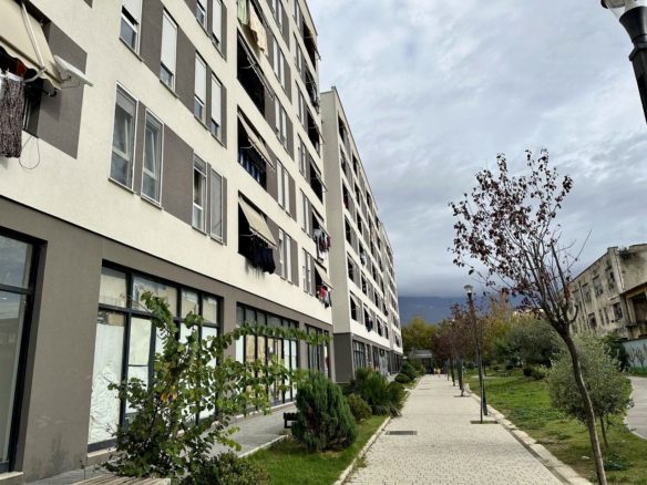 Dyqan per shitje pas Tregut Industrial, Tirane