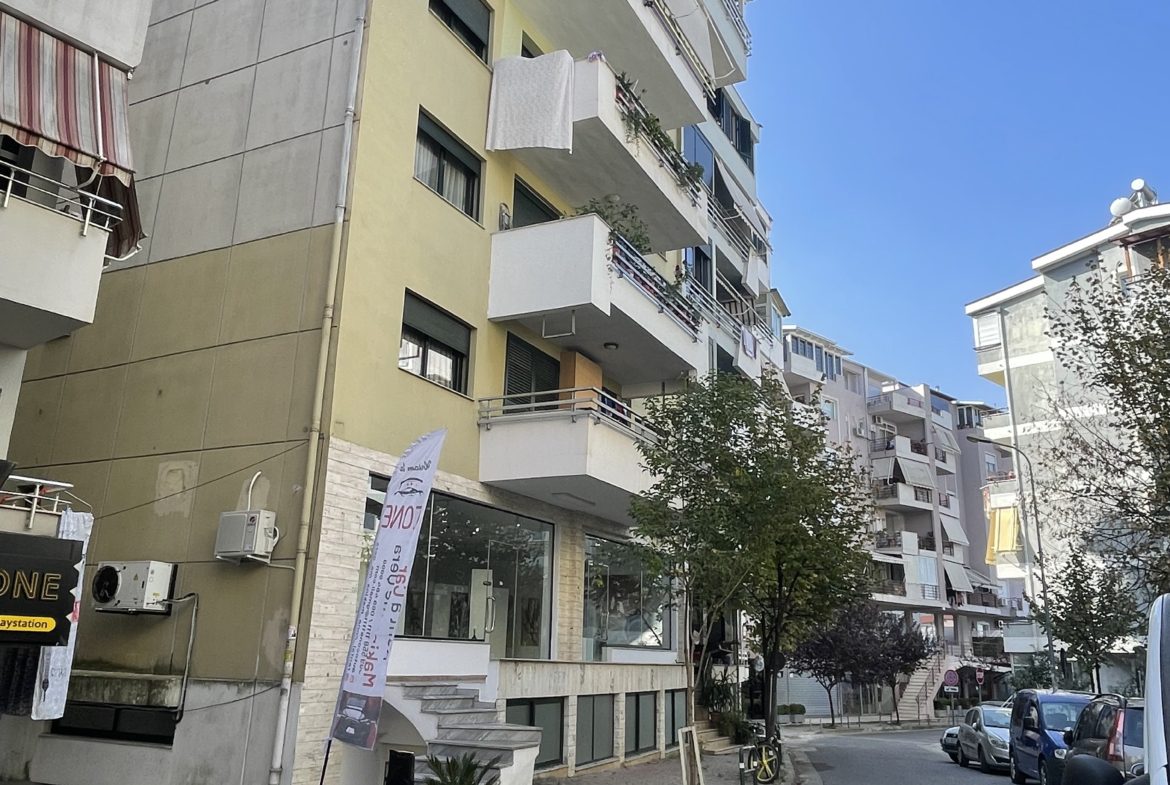 Dupleks per shitje, prane Kopshtit Botanik, Tirane.