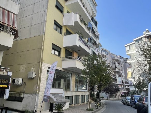 Dupleks per shitje, prane Kopshtit Botanik, Tirane.