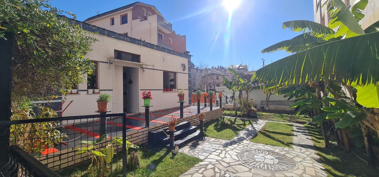 Shtepi private per shitje, prane Rruges se Elbasanit, Tirane.