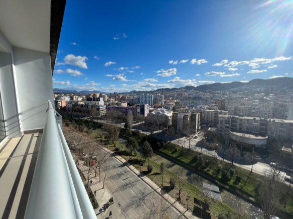 Ambient per zyra me qera, te Hilton Garden, Tirane.