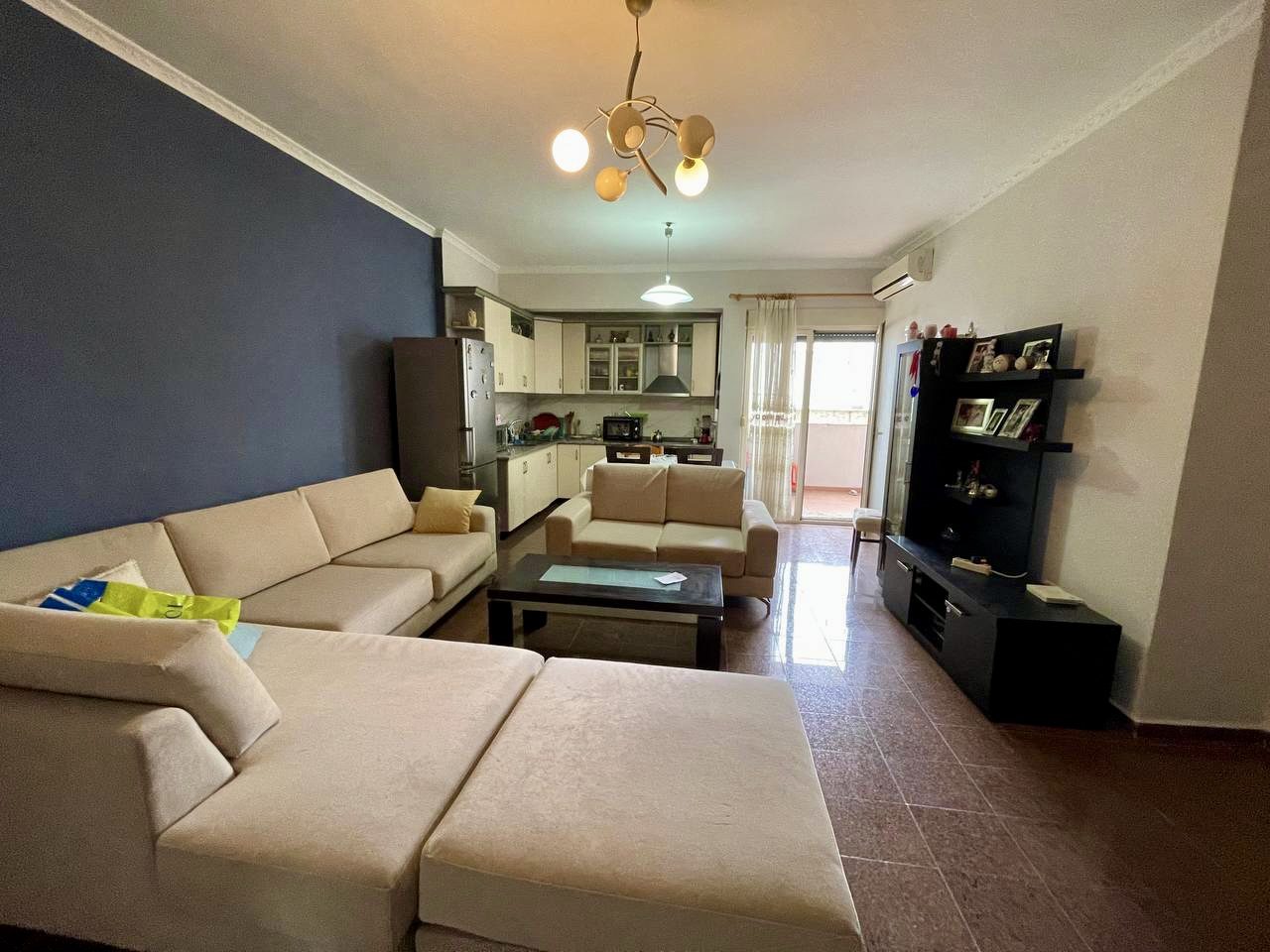 Apartament 2+1 per shitje, te rruga re e Portit, Durres