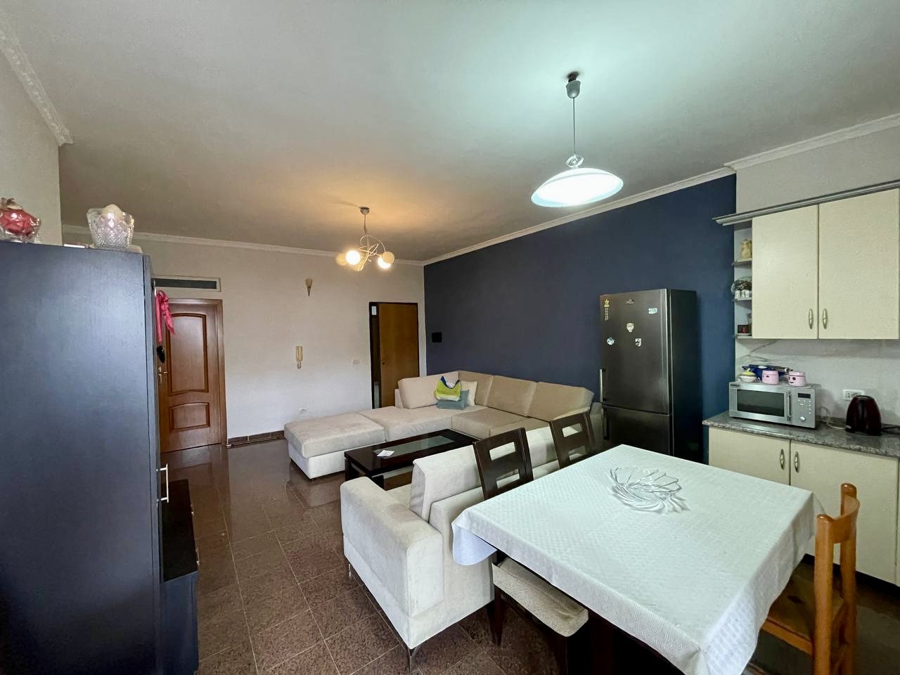 Apartament 2+1 per shitje, te rruga re e Portit, Durres