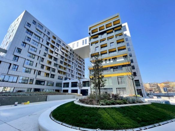 Dyqan per shitje te Square 21 , rruga Kavajes, Tirane