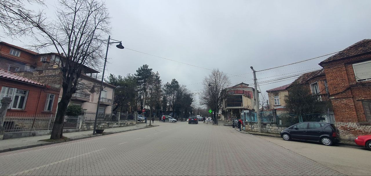 Hotel per shitje te Bulevardi Republika, Korce.