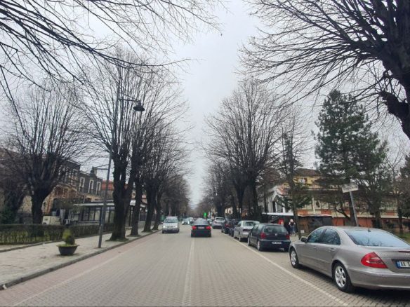Hotel per shitje te Bulevardi Republika, Korce.