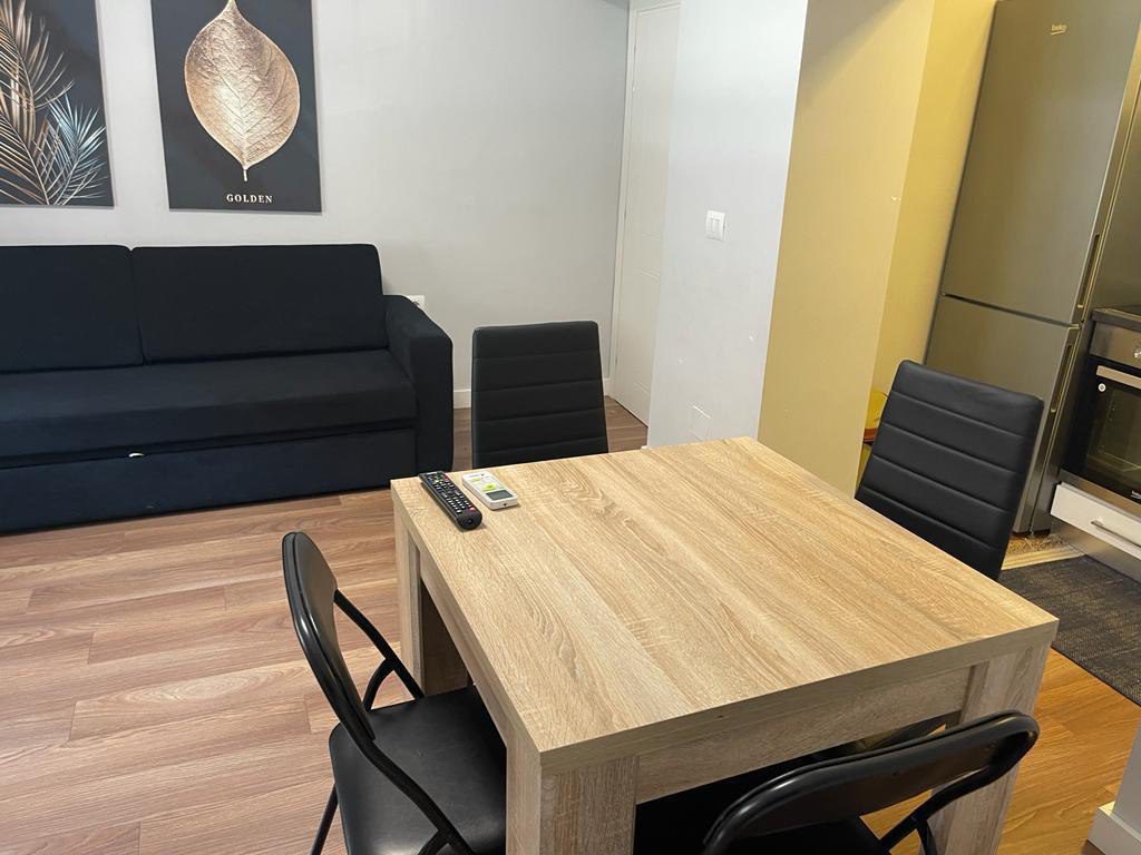 Apartament 1+1 per qera, tek Stadiumi Dinamo, Tirane.