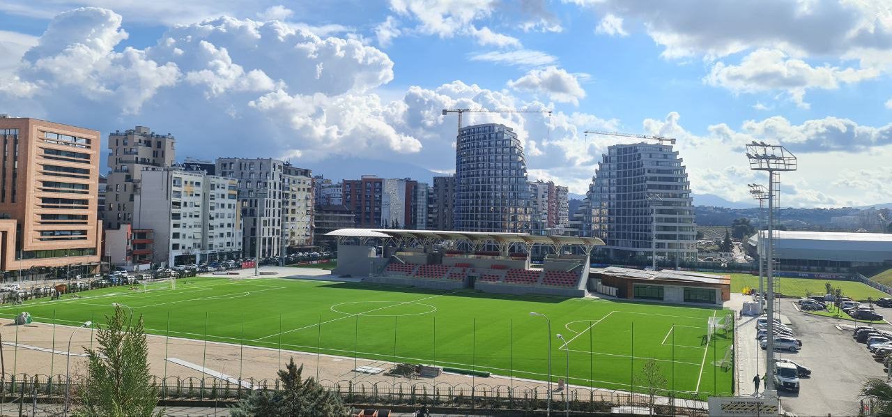 76924935-FCAD-488F-B641-AF94D9B13B33 Okazion! Penthouse per shitje, te Kompleksi Dinamo, Tirane.