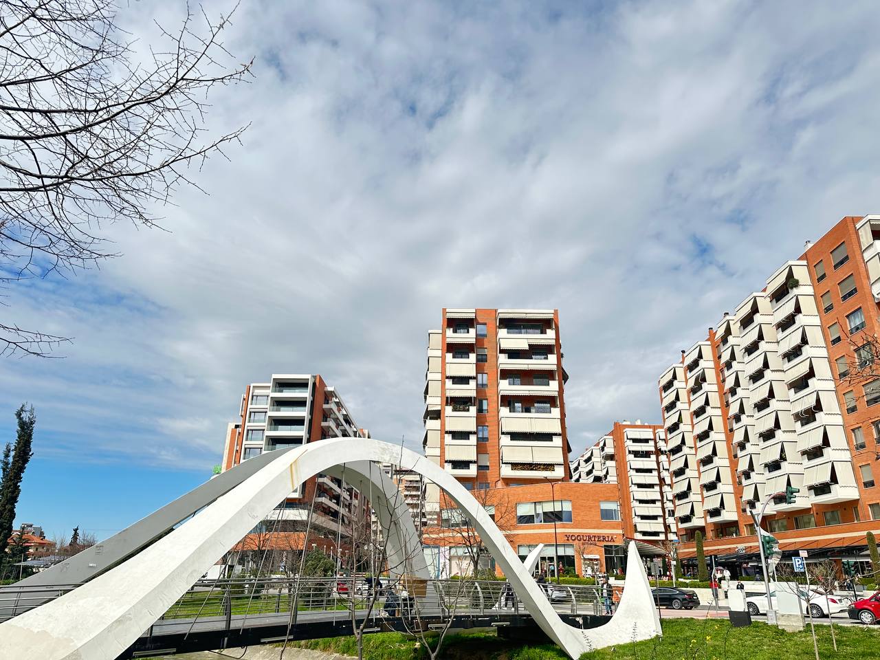 A2146F7F-9DDD-4385-9796-8F37525D402C Shitet biznes+2 Apartamente+1 Post parkimi, te Kompleksi Delijorgji, Tirane.