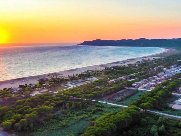 Toke per shitje, te Gjiri Lalezit, Durres.