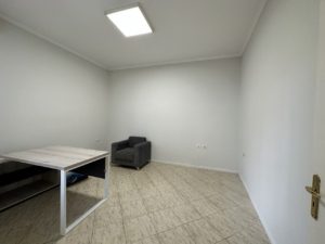 Ambient per zyra me qera, prane Mozaikut te Tiranes, Tirane.