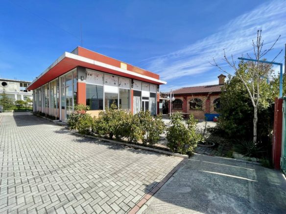 Shiten ose jepen me qera 2 objekte biznesi ne Xhafzotaj, Durres.