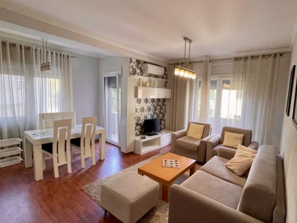 Apartament ne vije te pare me detin, prane Hotel Majestic, Shkembi Kavajes