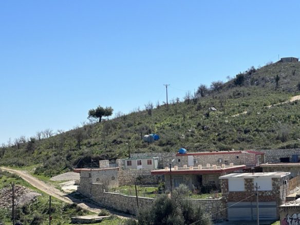 Okazion! Shiten 6 apartamente, ne Porto Palermo, Tirane.