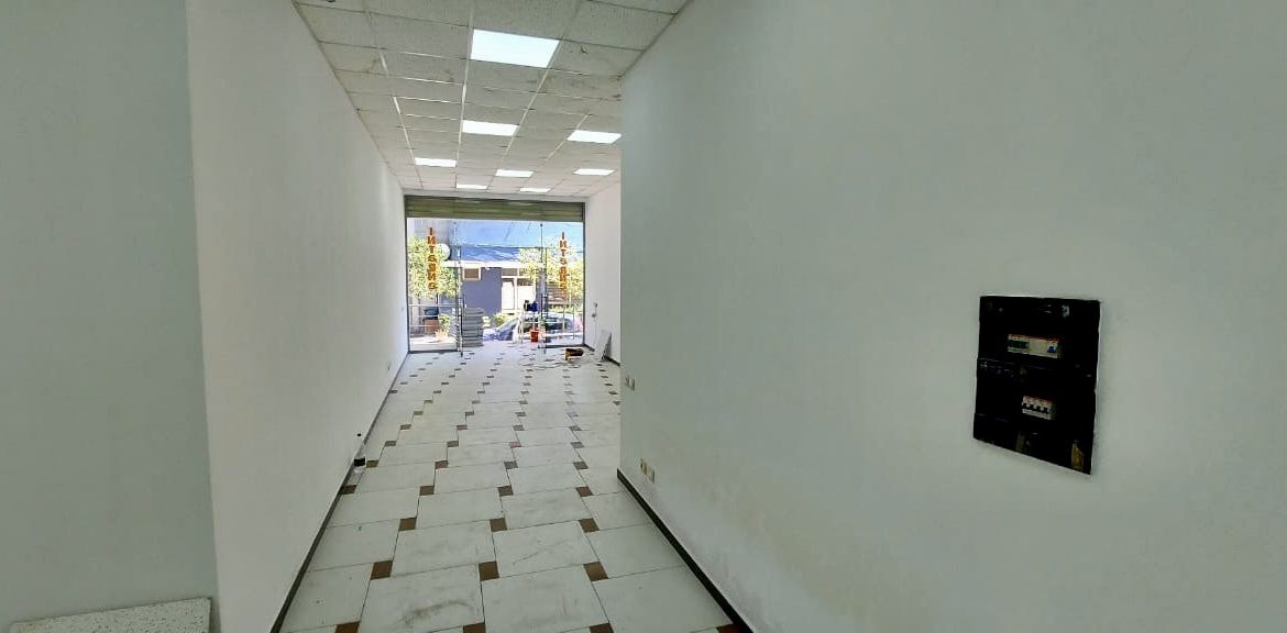 Ambient biznesi 70 m2 per shitje dhe qera, Plazh Durres