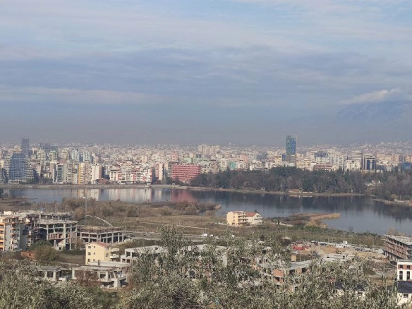 Toke 1000 m2 per shitje, te Kodra e Ullishteve, Tirane.