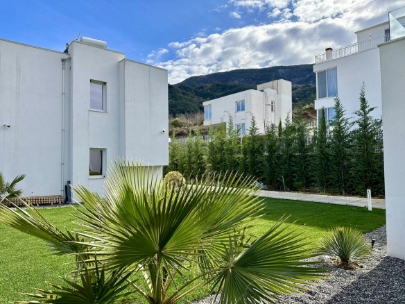 2 VILA INDIVIDUALE PER SHITJE, PJESE E NJE KOMPLEKSI NE BERZHITE, TIRANE