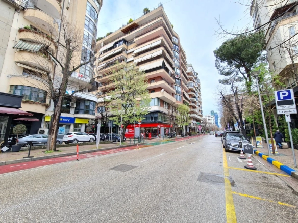 Ambient biznesi per shitje, Bllok, Tirane.