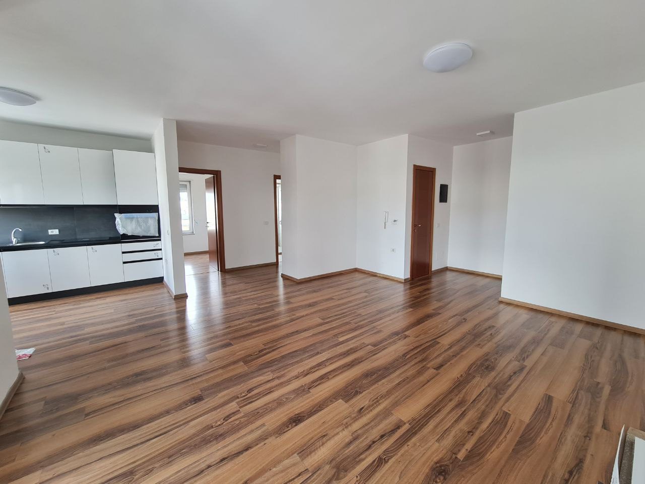 Ambient per qera, prane RTSH, Tirane.